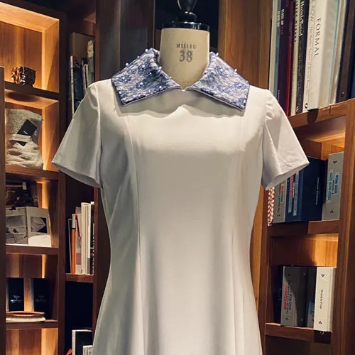 イズントのレディースグレーワンピース