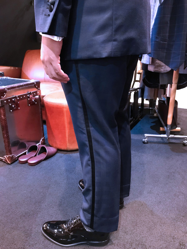 スキャバル（SCABAL）「ゴールデンリボン（GOLDEN RIBBON）」のファンシータキシード〈イズント〉